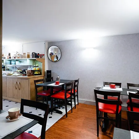 Hotel Logis Des Châteaux De La Loire 2*