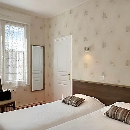 Logis Des Châteaux De La Loire Hotel 2*